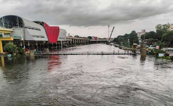 Pune is experiencing significant disturbances due to heavy rainfall: Schools shut down, traffic congestion, and flood alerts.